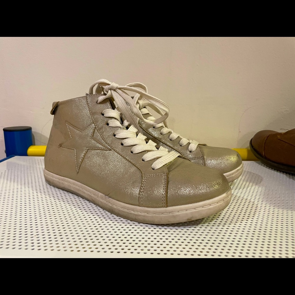 American rag high top sneakers size 7.5